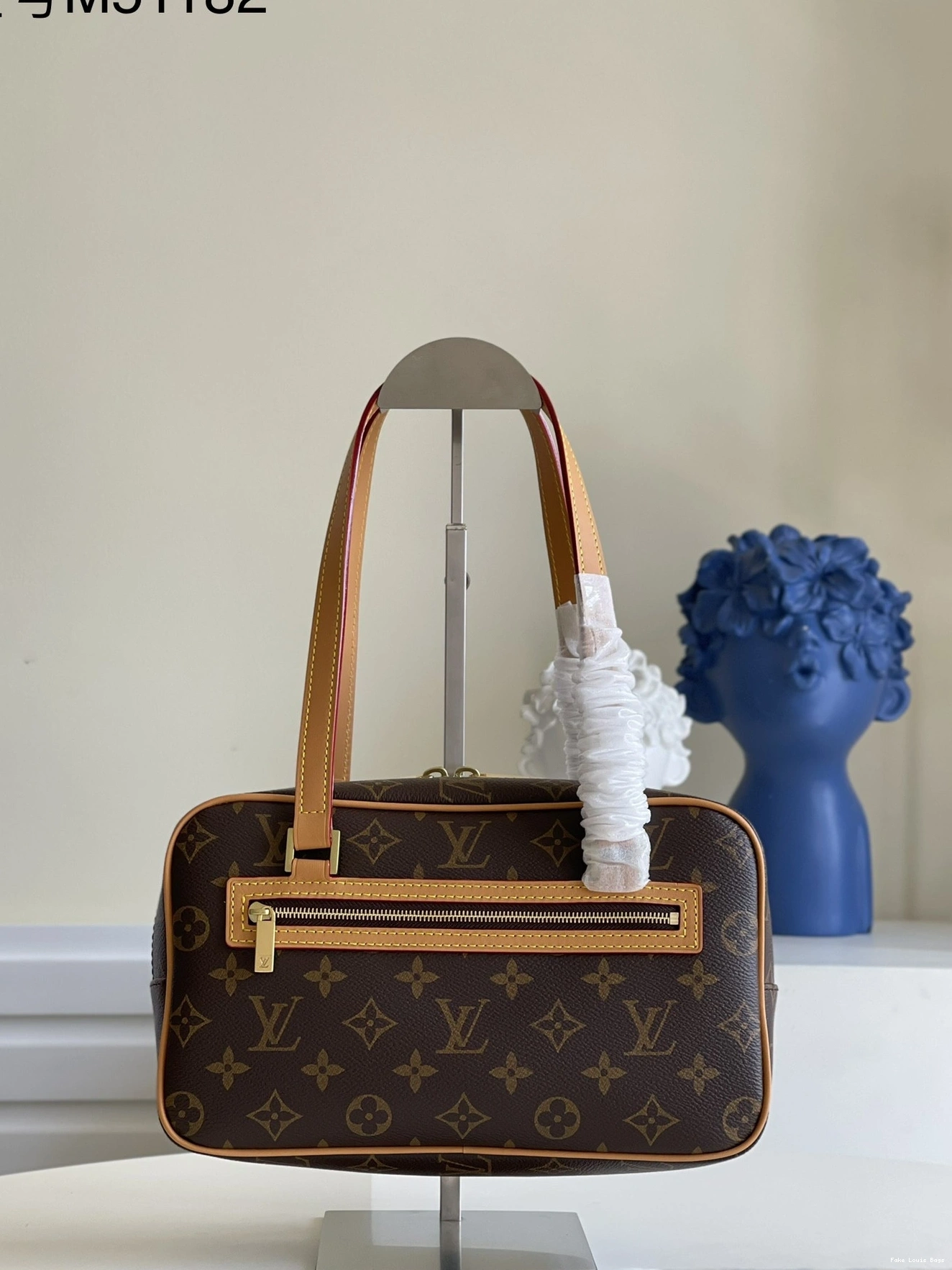 CITE LOUIS VUITTON 0811